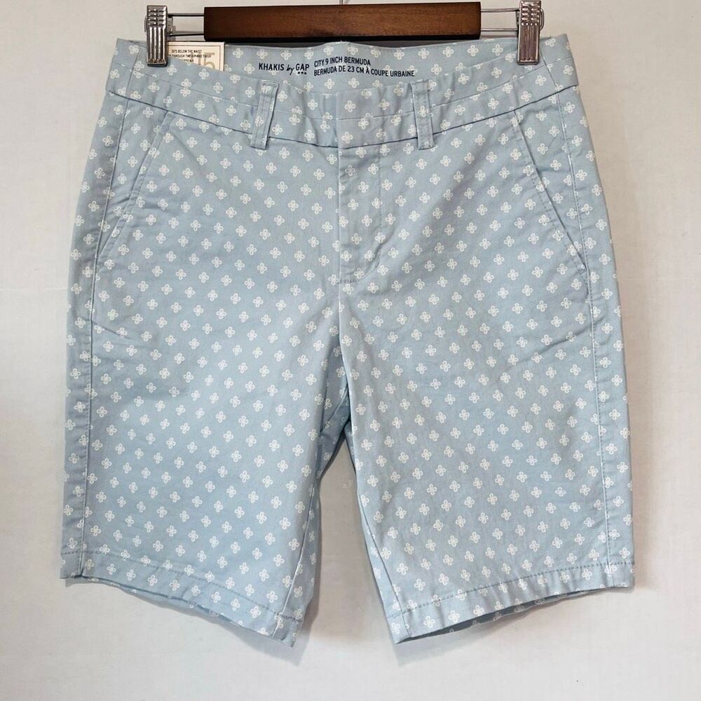 Khakis By GAP  City 9 Inch Bermuda Short   Size 2   NWT